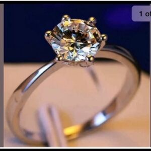 New With Tags Beautiful Silver Cubic Zirconia Ring